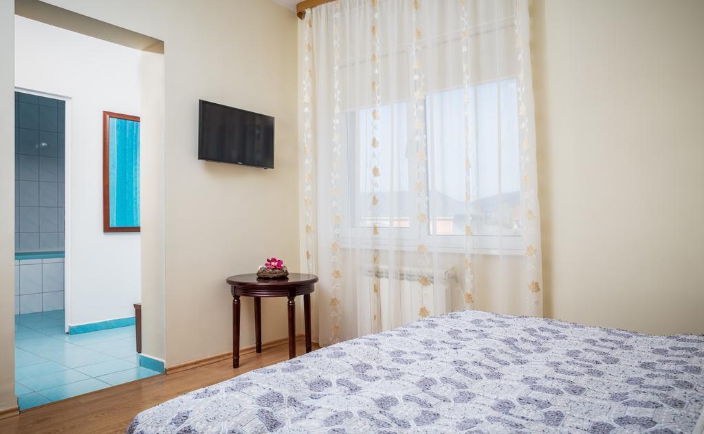 Pensiunea Boema Piatra Neamt Luaran gambar