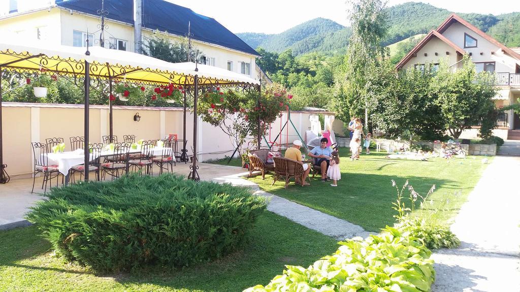 Pensiunea Boema Piatra Neamt Luaran gambar
